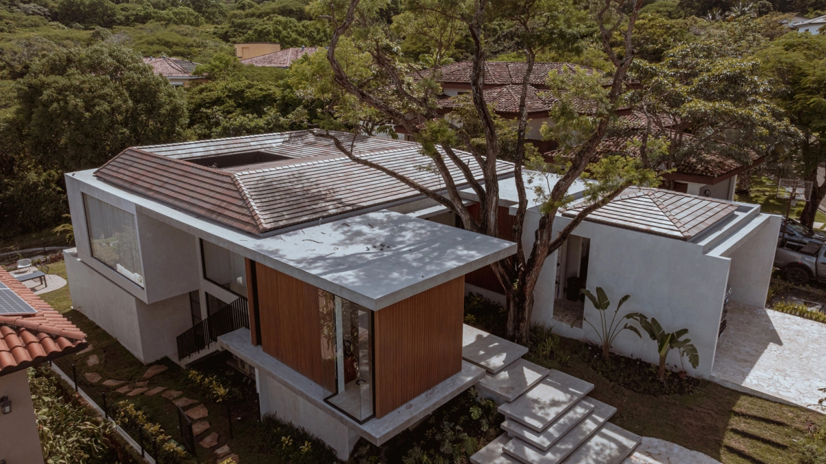 Biệt thự 550 m2 xây xoay quanh 3 cái cây lớn