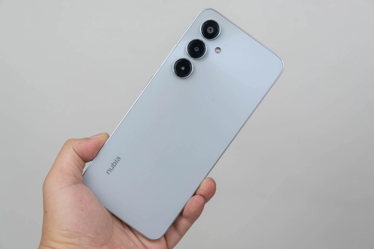 Smartphone với pin 6.000 mAh, giá ba triệu đồng