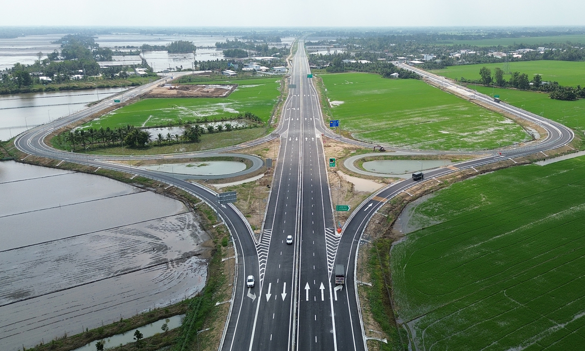 Gallery - Diện mạo cao tốc Cần Thơ - Cà Mau sau khi thông xe đoạn cuối - Báo VnExpress
