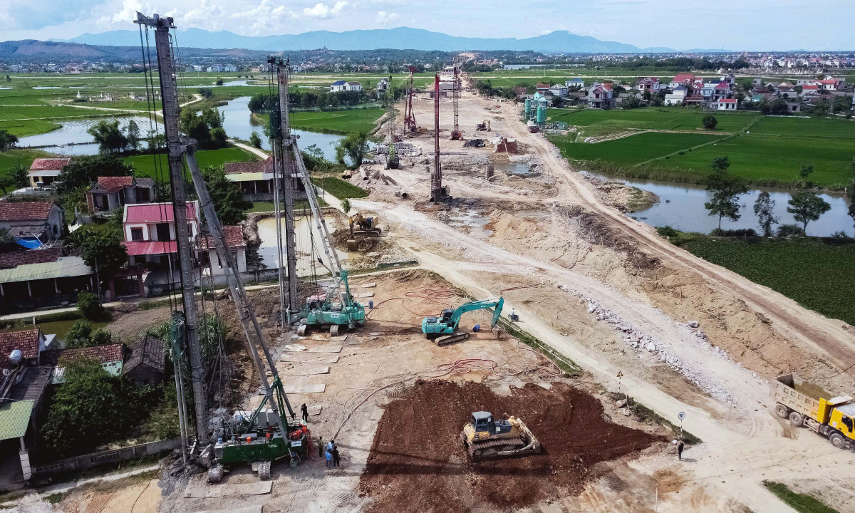 Nhà thầu thay công nghệ, đẩy nhanh tiến độ cao tốc Bắc Nam