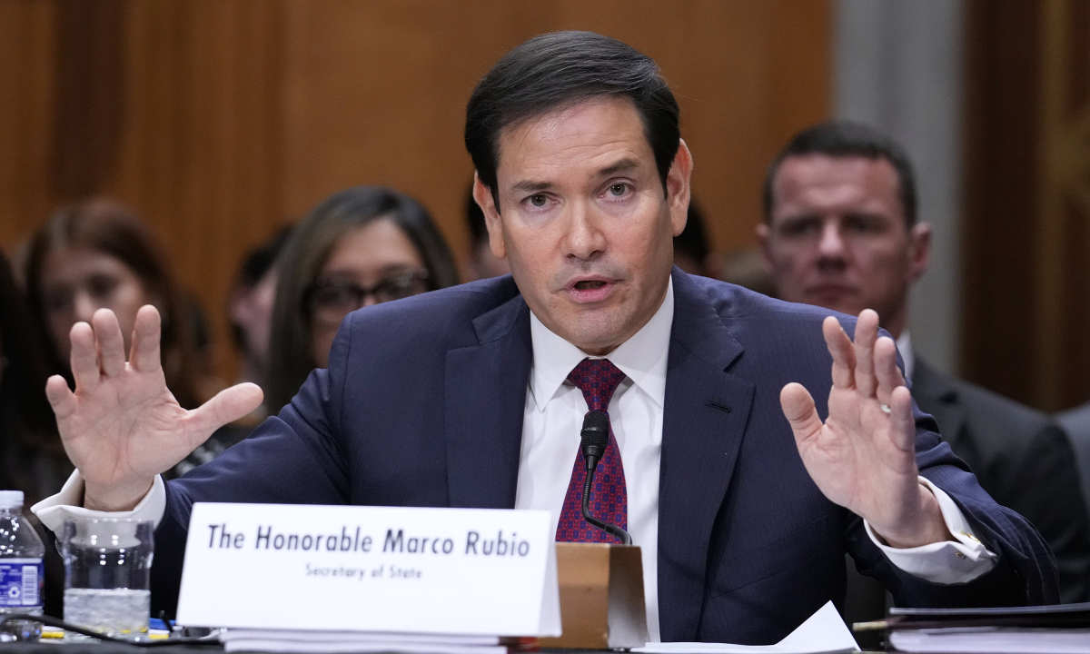 Ngoại trưởng Mỹ bênh vực ông Trump sau vụ nhầm Greenland thành Iceland