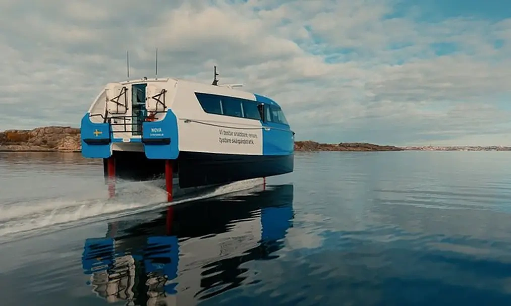 Phà điện cánh ngầm hoàn thành chuyến đi biển dài nhất thế giới