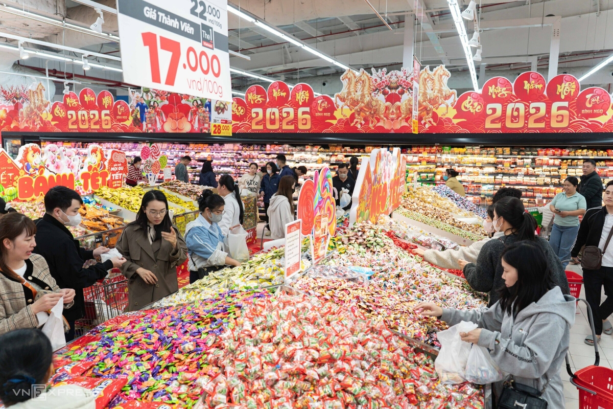 Gallery - Cuối tuần, người dân tấp nập sắm Tết - Báo VnExpress Kinh doanh