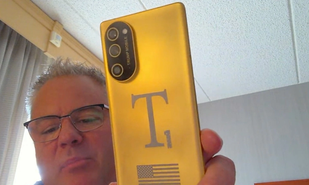Điện thoại Trump T1 lộ diện