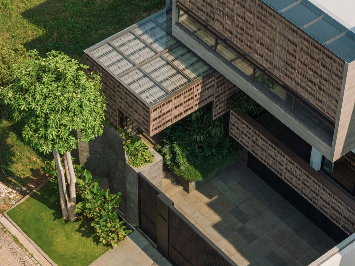 Nhà 3 tầng dùng lớp "vỏ đan" để giảm nắng nóng