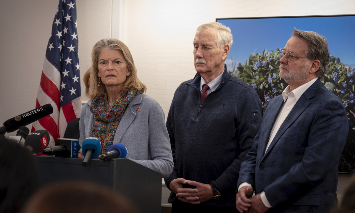 Nhóm thượng nghị sĩ Mỹ thăm Greenland, bác bỏ tuyên bố của ông Trump