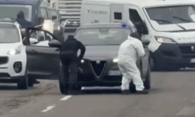 Cướp cải trang thành cảnh sát, kích nổ xe bọc thép chở tiền