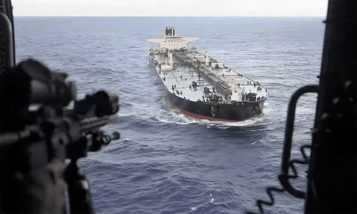 Mỹ 'cân nhắc bắt tàu dầu' để gây áp lực với Iran