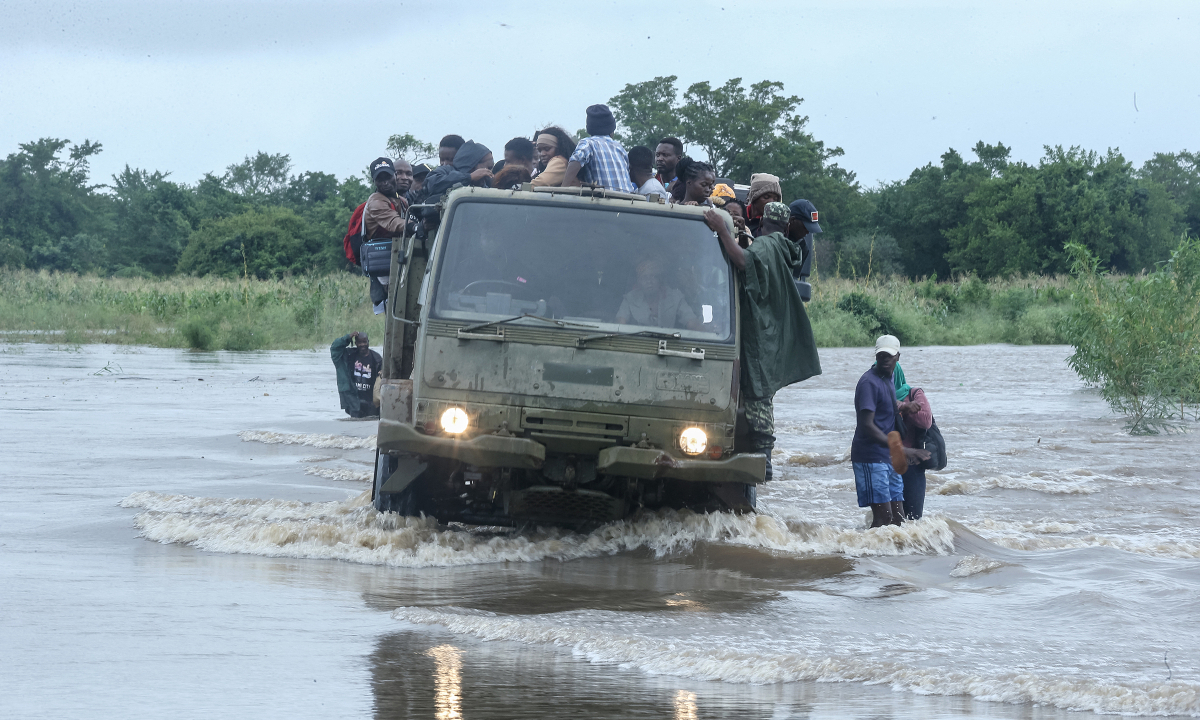 Việt Nam hỗ trợ Mozambique 100.000 USD khắc phục thiên tai