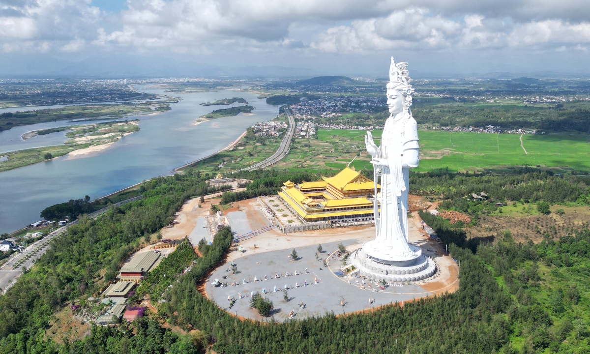 Gallery - Tượng Quan Âm cao 125 m trên núi Thiên Mã - Báo VnExpress
