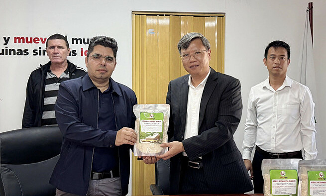 Việt Nam chuyển 250 tấn gạo, hỗ trợ Cuba đảm bảo an ninh lương thực