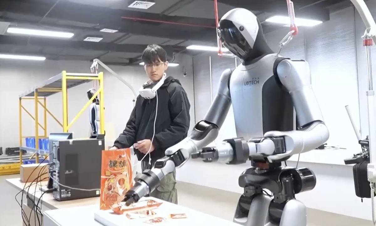 Trung Quốc huấn luyện robot hình người thế nào