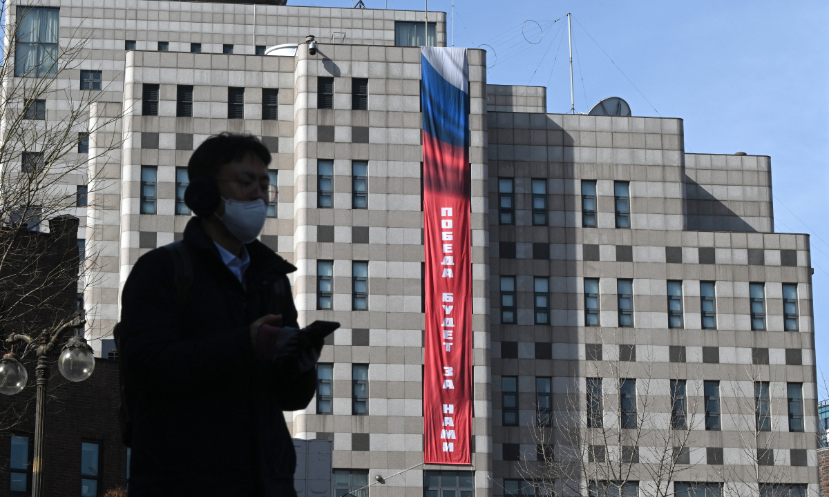 Hàn Quốc quan ngại về biểu ngữ chiến thắng ở đại sứ quán Nga tại Seoul