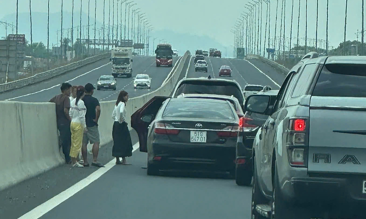 Lý do tai nạn liên hoàn chủ yếu xảy ra ở làn trái cao tốc vnexpress.net