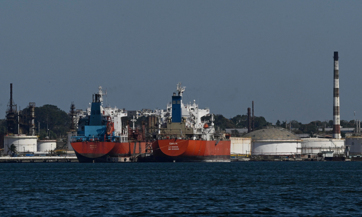 Mỹ mở đường cho dầu mỏ Venezuela tới Cuba