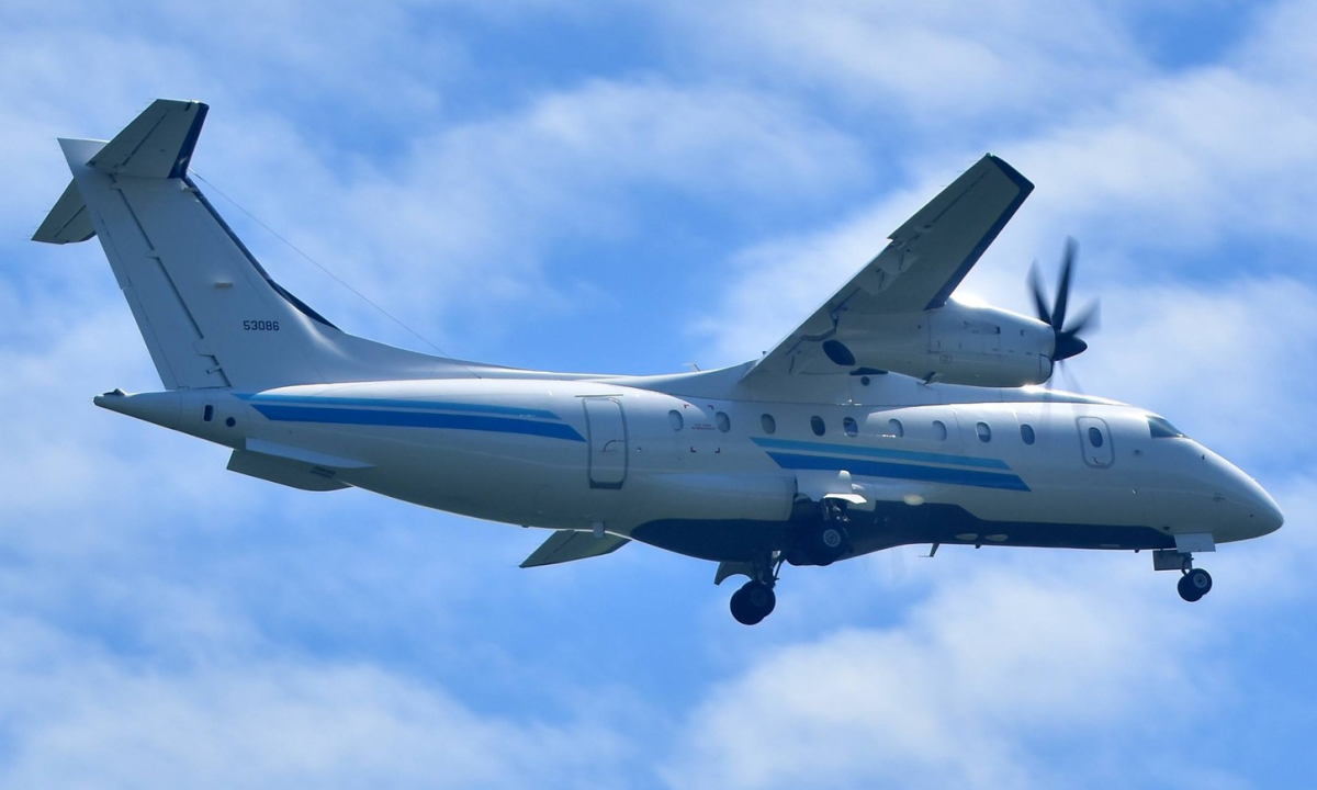 Vận tải cơ đặc nhiệm Mỹ va chạm dải phân cách, 5 người bị thương