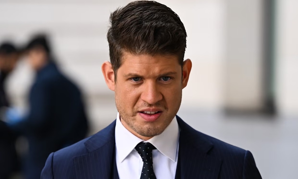 Giám đốc trẻ lừa bán 60.000 linh kiện giả cho máy bay toàn cầu