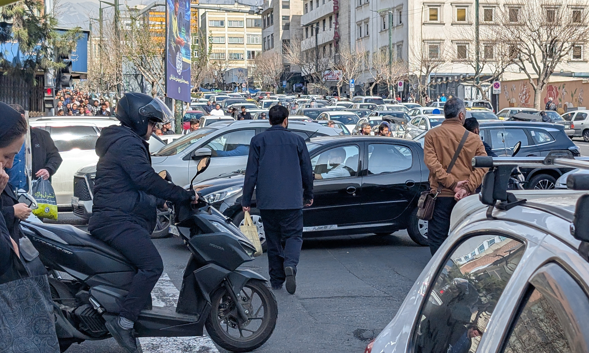 Ngày hỗn loạn ở Iran khi Mỹ, Israel tập kích