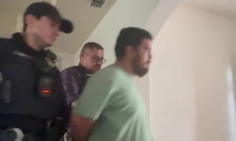 Người vợ giúp cảnh sát bắt gã chồng dụ dỗ thiếu nữ trên mạng