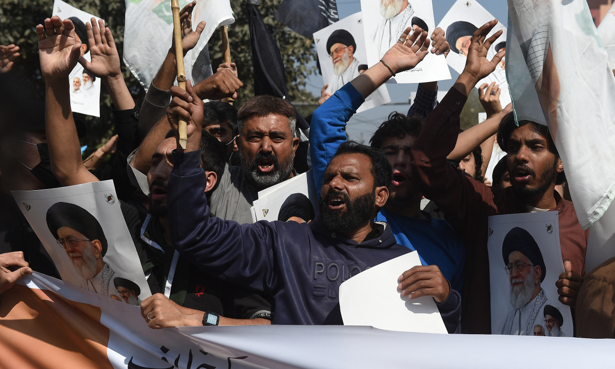 Hàng trăm người đập phá lãnh sự quán Mỹ ở Pakistan