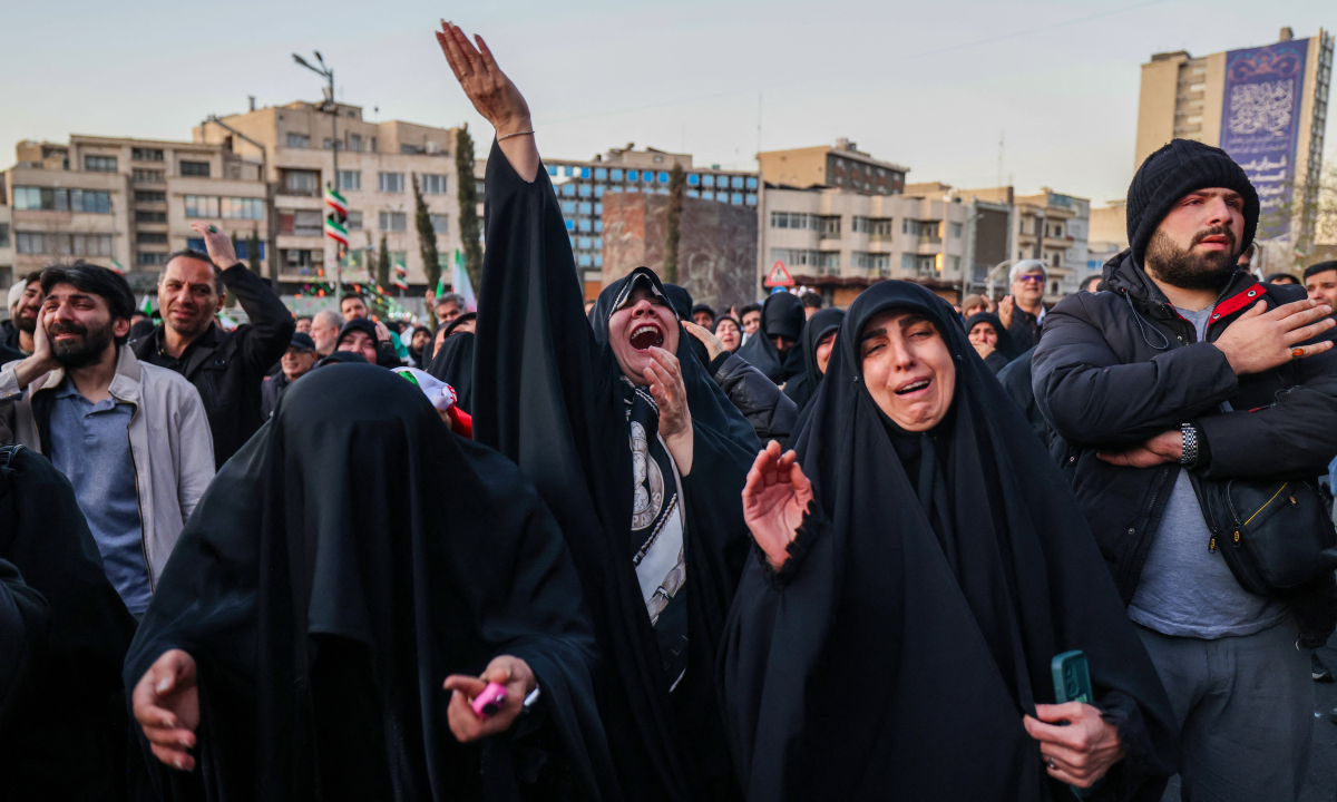 Gallery - Người Iran phản ứng trái ngược về chiến dịch tập kích của Mỹ, Israel - Báo VnExpress