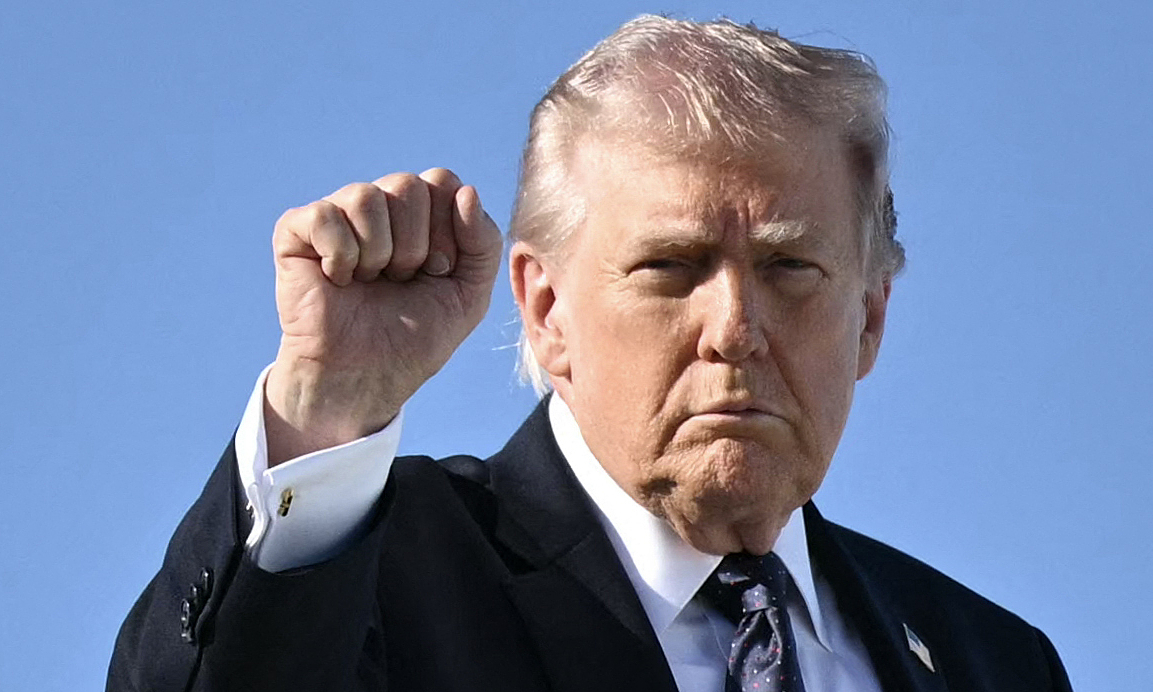 Ông Trump thề trả thù cho binh sĩ thiệt mạng trong xung đột với Iran