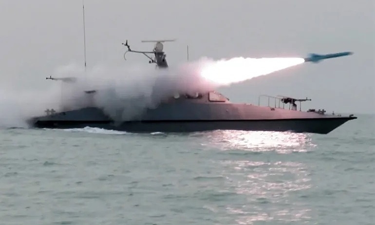 Iran đe dọa 'đốt cháy' mọi tàu qua eo biển Hormuz