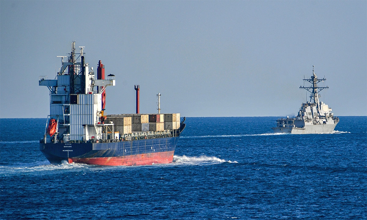 Cách Iran có thể thách thức tàu chiến Mỹ ở Eo biển Hormuz