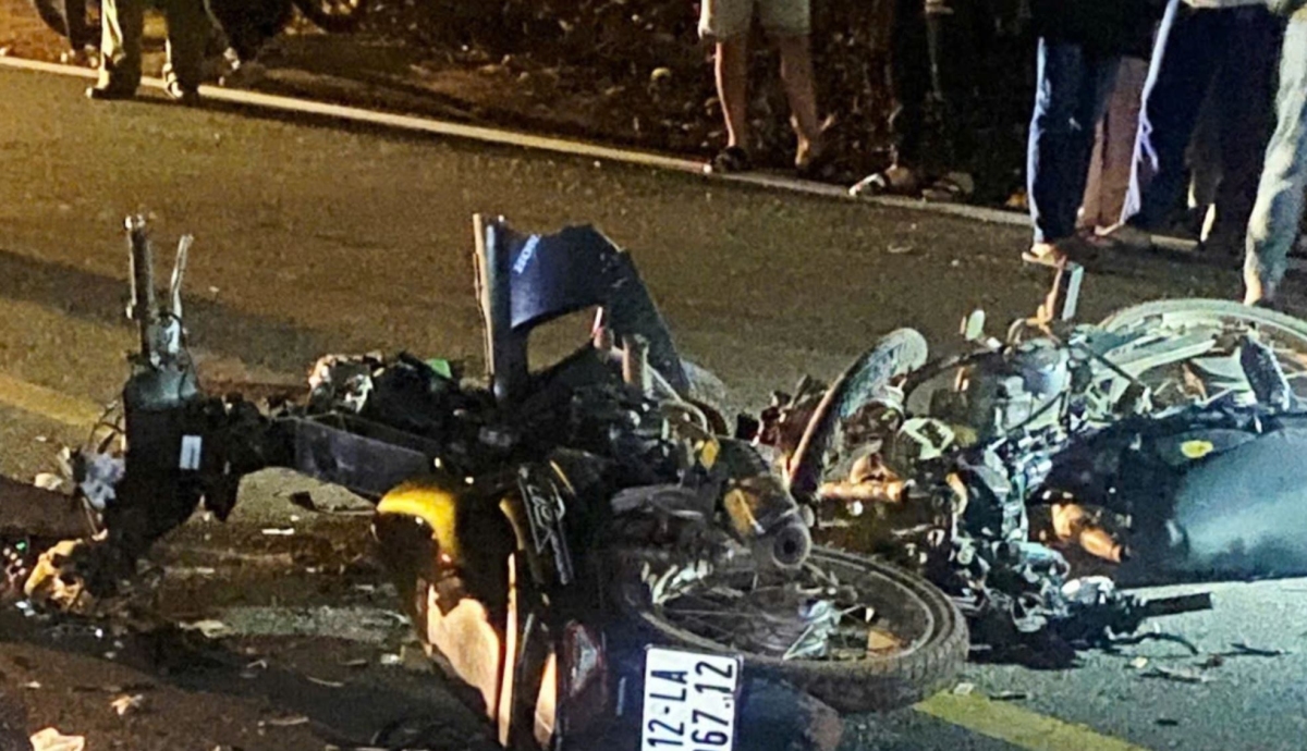 Hai xe máy tông nhau, bốn người chết