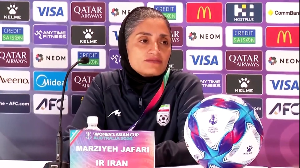 HLV tuyển nữ Iran: 'Chúng tôi rất lo lắng cho gia đình ở quê nhà'