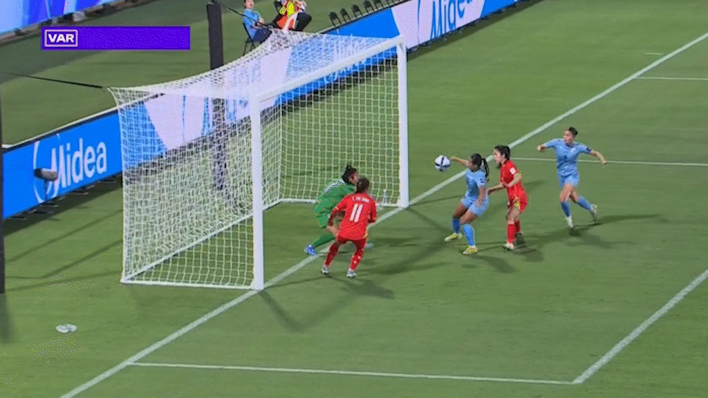 Tình huống VAR hủy bàn thắng của tuyển nữ Việt Nam ở Asian Cup 2026