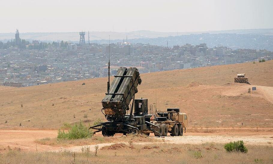 NATO lần đầu bắn hạ tên lửa Iran