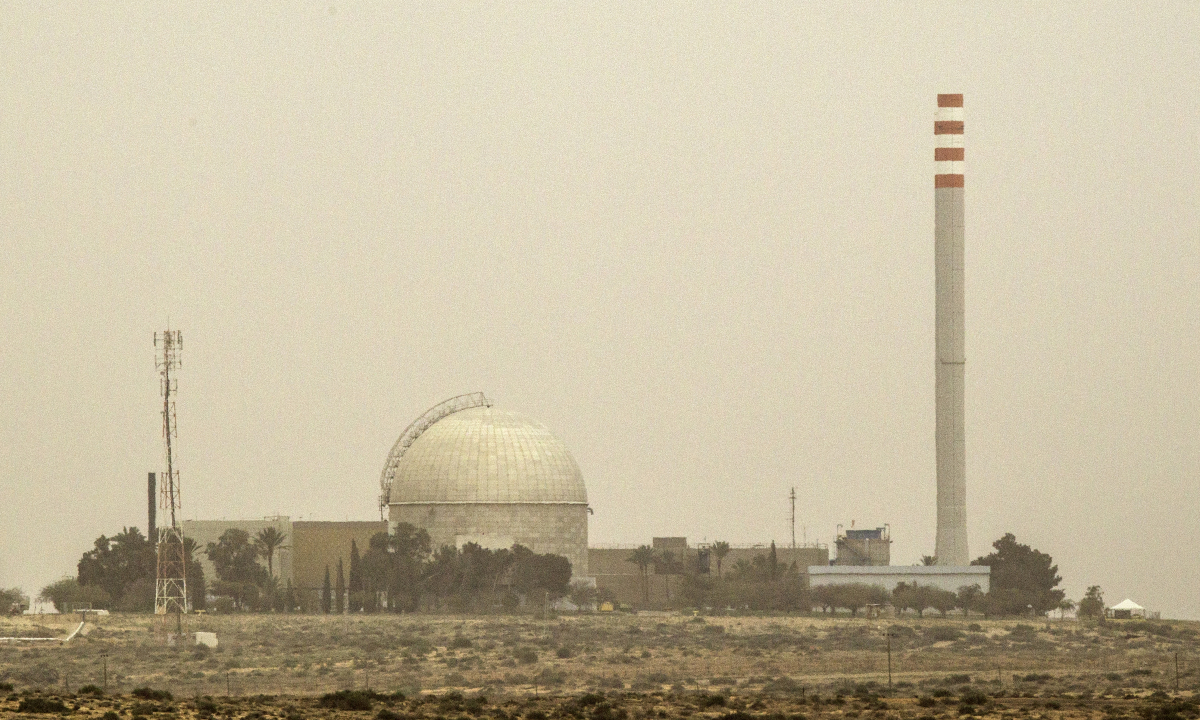 Iran dọa tấn công 'trái tim chương trình hạt nhân Israel'