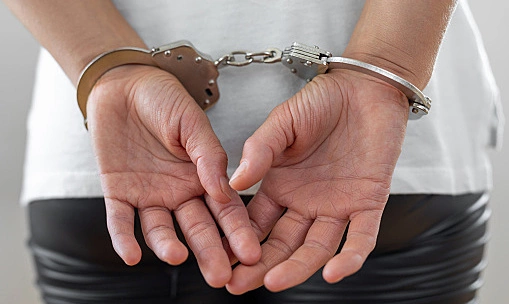 Gia đình cần làm gì khi có người thân bị tạm giữ, khởi tố?