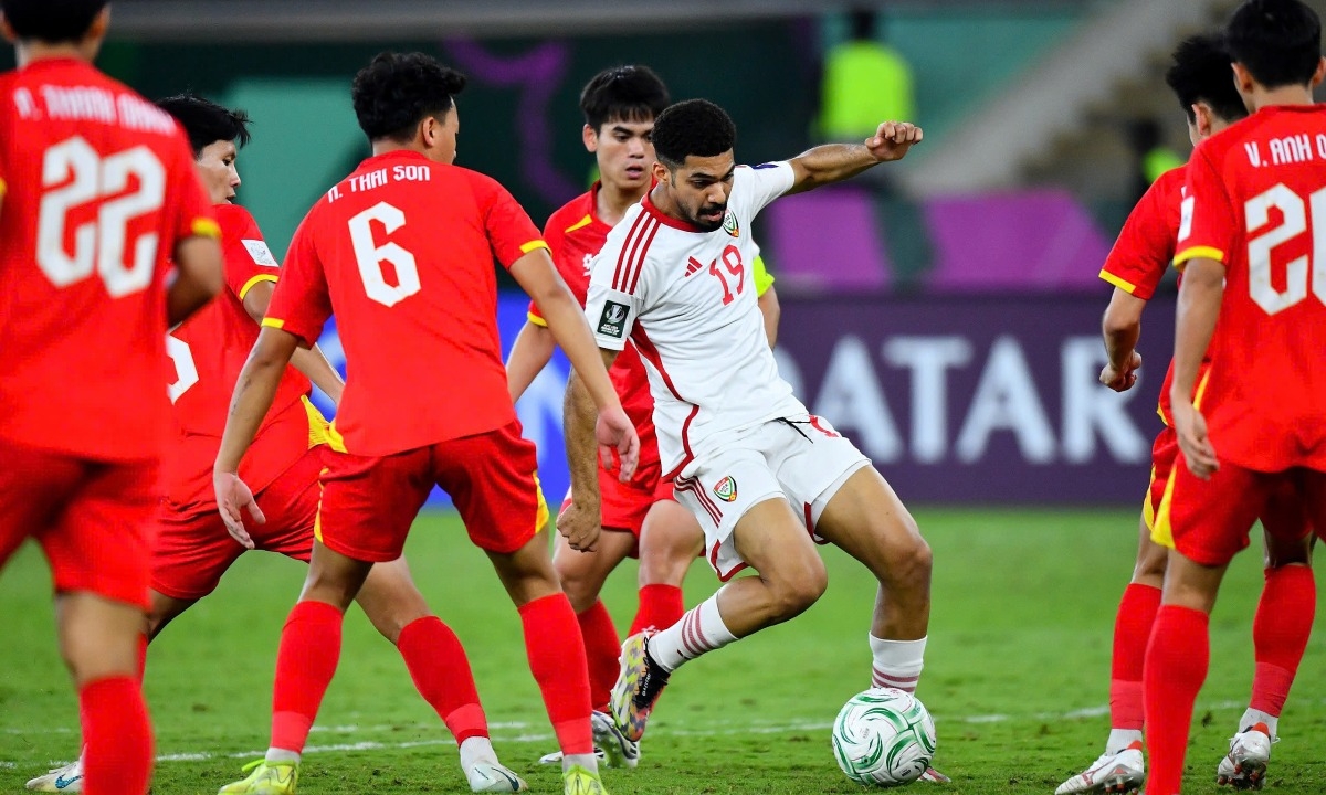'Xuất ngoại trung vệ ngay nếu Việt Nam muốn dự World Cup'
