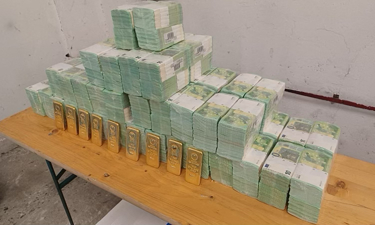 Ukraine cáo buộc Hungary tịch thu trái phép hàng chục triệu USD