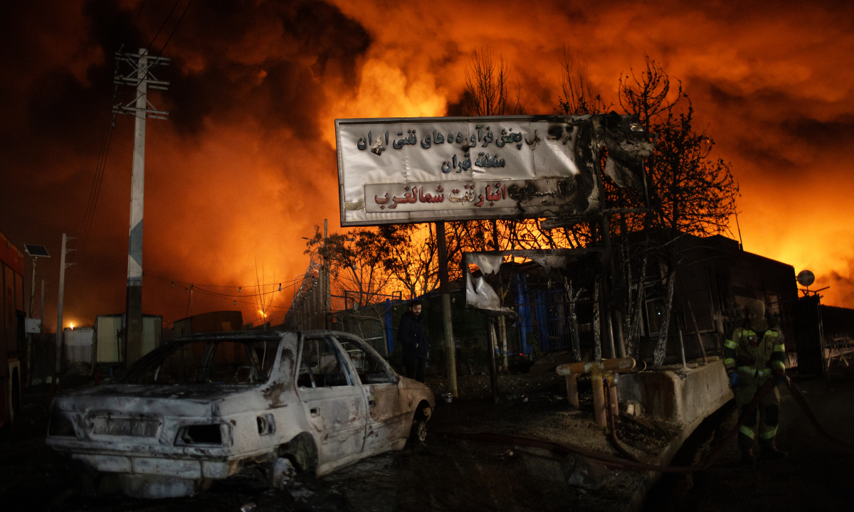 Gallery - Cảnh tượng như tận thế khi Israel tấn công cơ sở dầu mỏ Iran - Báo VnExpress