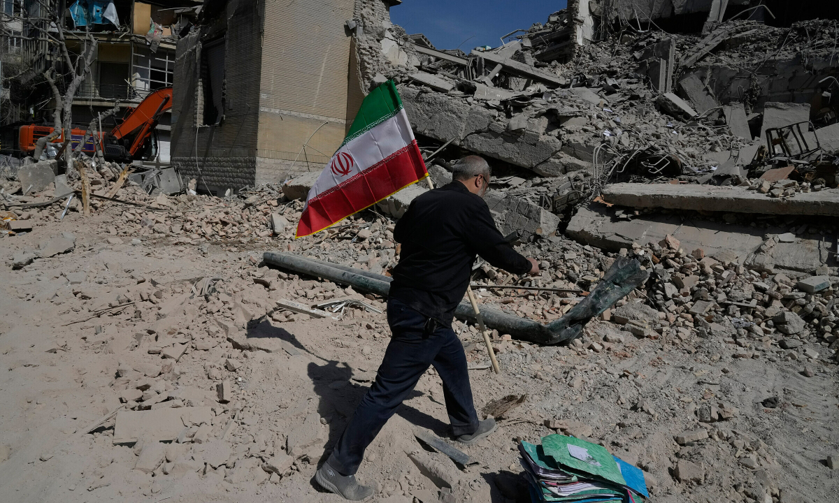 Lật đổ chế độ có thể là mục tiêu thật sự của ông Trump ở Iran