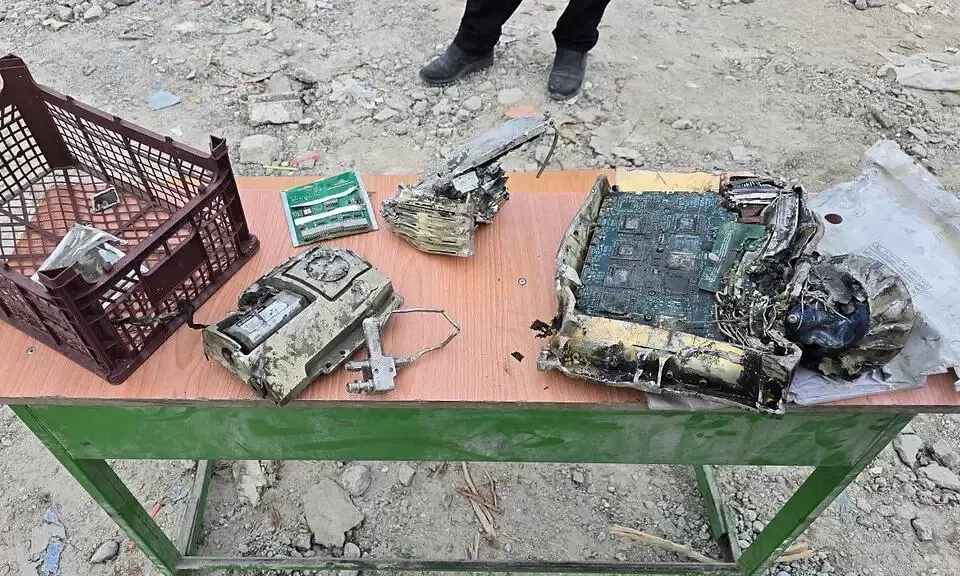 Iran trưng bày mảnh vỡ 'tên lửa Mỹ' lao xuống trường nữ sinh