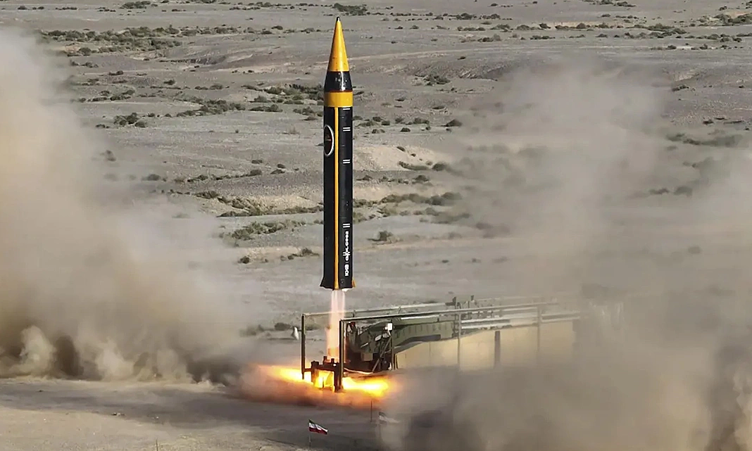 Iran tuyên bố chuyển sang tập kích bằng tên lửa mang đầu đạn trên một tấn