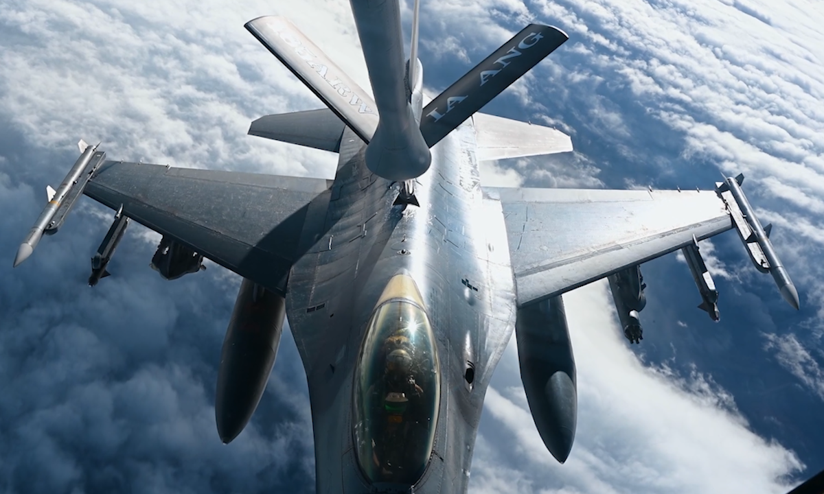 Bên trong chuyến bay tiếp dầu của Mỹ tại Trung Đông