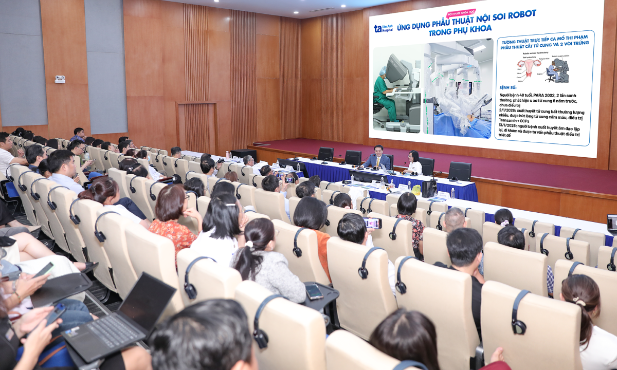 Đào tạo phẫu thuật robot cho gần 200 bác sĩ