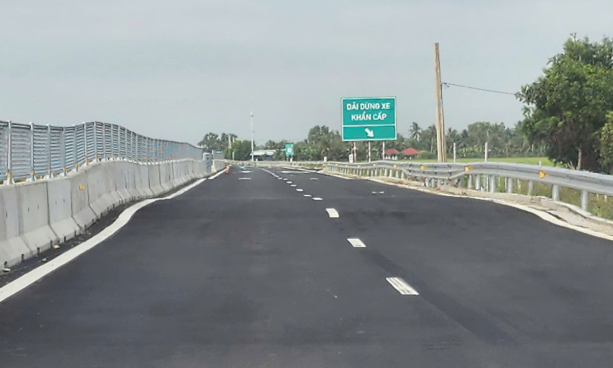 Cao tốc Cần Thơ - Cà Mau bị lún