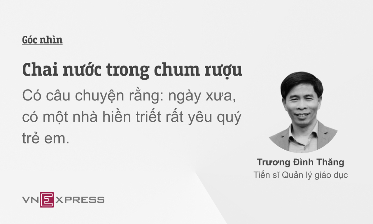 Chai nước trong chum rượu