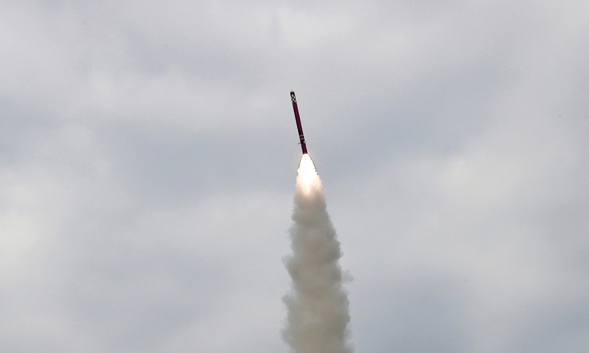 Triều Tiên phóng loạt tên lửa đạn đạo ra biển