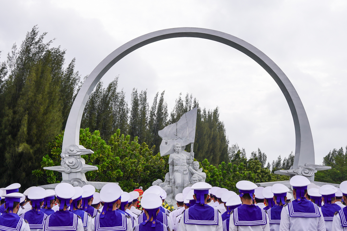 Tưởng niệm 64 liệt sĩ hy sinh bảo vệ Gạc Ma