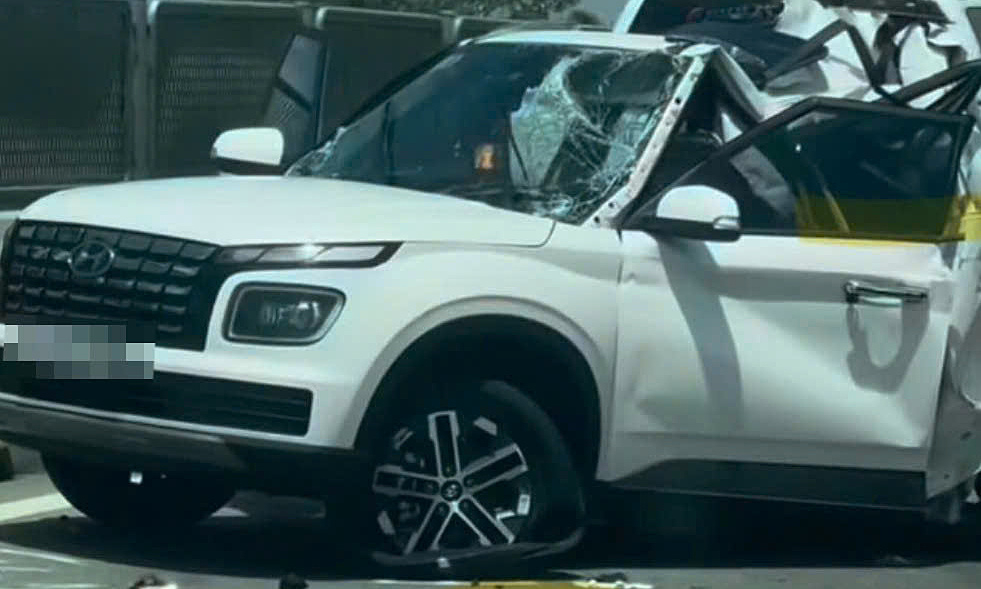 Xe tải tông ôtô dừng làn khẩn cấp trên cao tốc, hai mẹ con tử vong