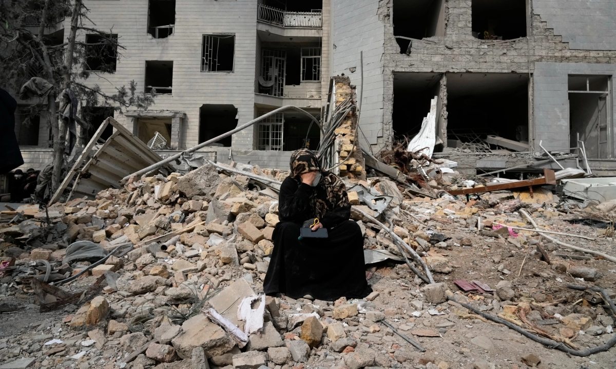 Người Tehran sợ hãi, tuyệt vọng dưới mưa bom