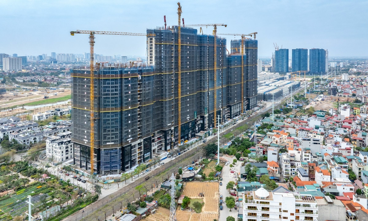 Dự án nhà ở tại Tây Hồ Tây cất nóc ba tòa tháp