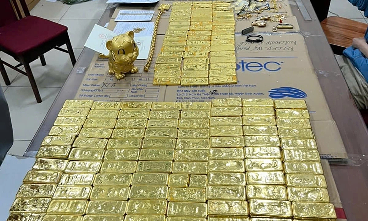 Bố mẹ Mr Pips gửi hàng trăm tỷ đồng, mua 314 lượng vàng khi con bị bắt